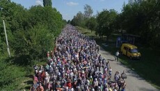 Вже понад 20 тисяч віруючих здійснюють Хресний хід на Почаїв