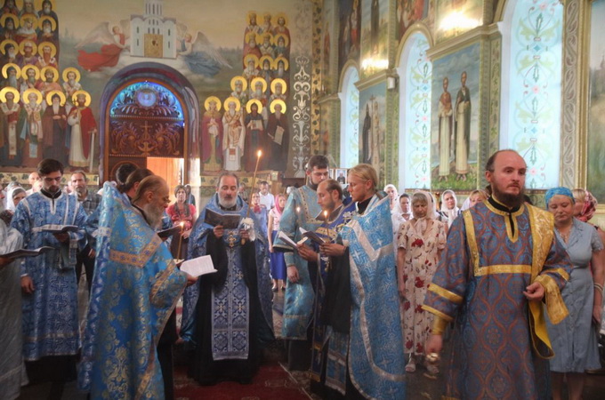 Віруючі Житомира вшанували образ Божої Матері "Подільська" хресним ходом центральними вулицями міста