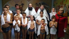В Северодонецкой епархии УПЦ крестили девятерых сирот-переселенцев