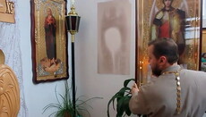 На стенах омского храма чудесным образом проявились иконы (ВИДЕО)