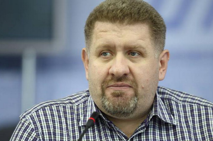 Politologist: Poroshenko decides to go down in history by creating "local church" at all costs