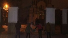 Правый сектор теперь пикетирует храм УПЦ в Тернополе ночью