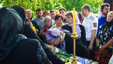 В Сумах проводили в последний путь священника, погибшего в ДТП