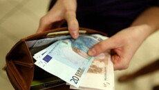 Data on clerical salaries published in Greece