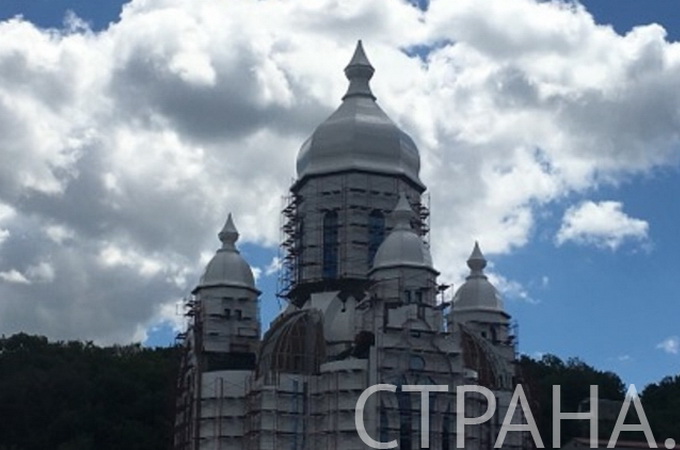 Единоверцы Турчинова не могут поделить недостроенный храм в Царском селе