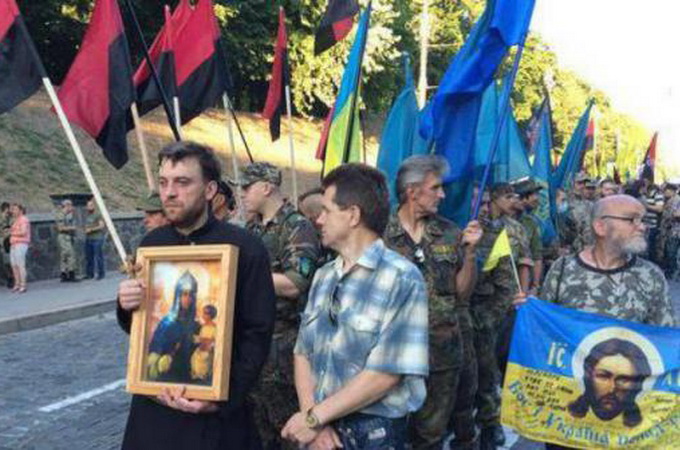 «Правый сектор» хочет объединить верующих украинцев под Папой Римским