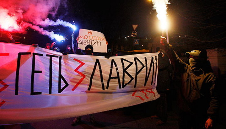 "S14" blocked the entrance to the Kiev-Pechersk Lavra
