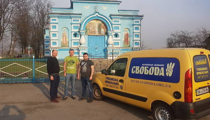 On April 13, a car with the "Svoboda" mark came to the church in Ptichya