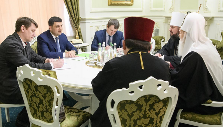 Патриарх Филарет поблагодарил Главу Правительства за поддержку церкви