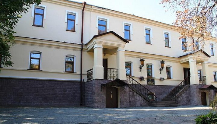 Здание Киевской духовной академии и семинарии