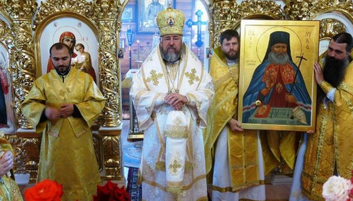 Митрополит Филипп передал в дар Горбаневском скиту икону с мощами святителя Луки