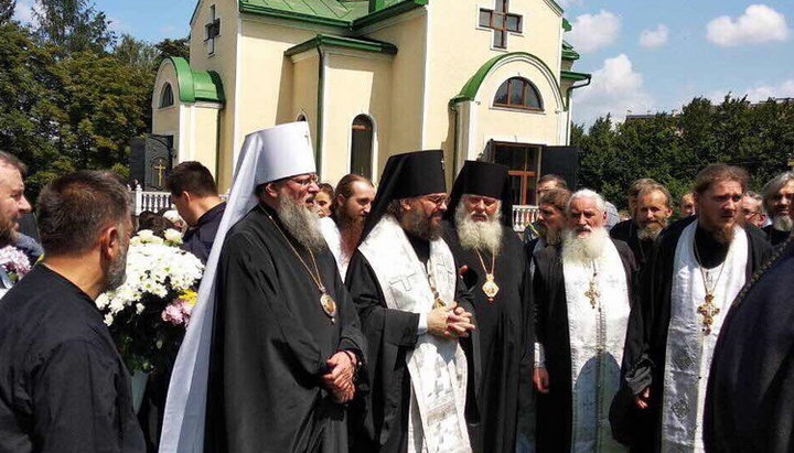 Прощание с почившим епископом Ивано-Франковским и Коломыйским Тихоном