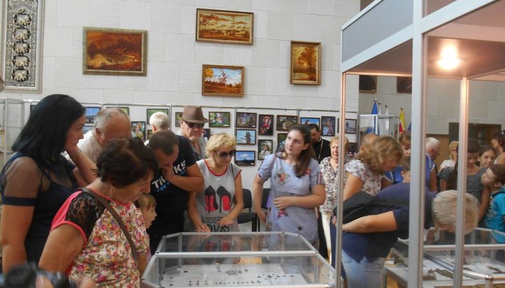 На выставке показали коллекцию крестов, найденных на территории Украины