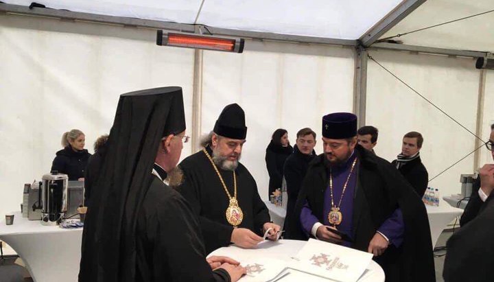Архиереи УПЦ замечены на "Соборе" в Киеве