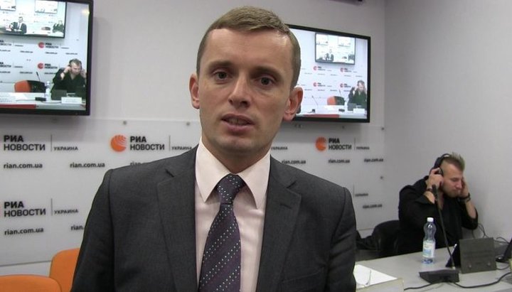 Політолог: Закон №4128-д стосується не громад, а переділу церковного майна