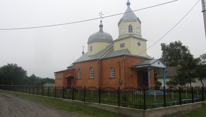 UOC community in Nichohivka continues to exist despite church seizure