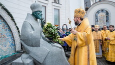 Head of OCU Epiphany wears Met. Vladimir (Sabodan)’s panagias at "Liturgy"