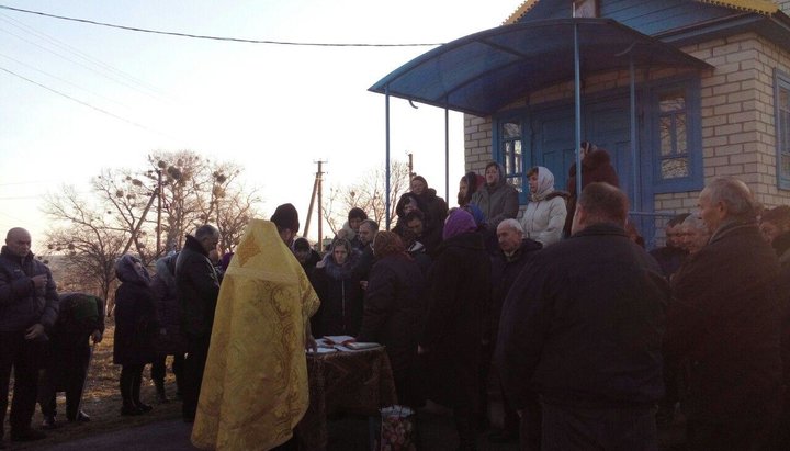 Правий сектор, влада і УПЦ КП не змогли захопити храм в селі Тесів