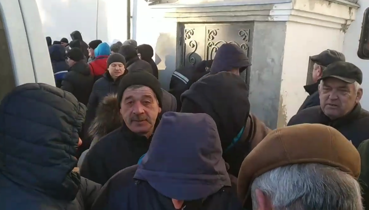 Нет правды на их стороне, вот и прячут свои глаза
