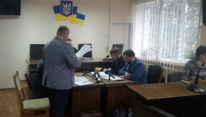 Борзнянский райсуд отказался признать захват храма в Оленовке незаконным