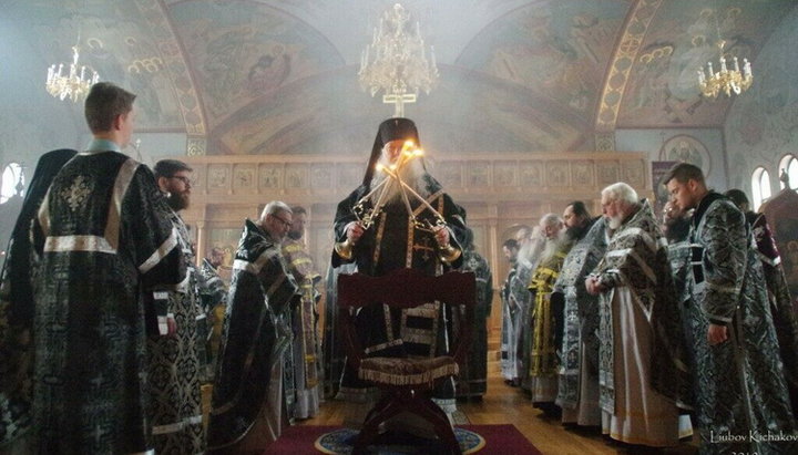 Ежегодно во время Великого поста духовенство Чикагской и Средне-Американской епархии собирается в Покровском кафедральном соборе в Дес-Плейнс