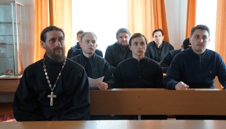 В работе научного форума приняли участие студенты и преподаватели Полтавской миссионерской духовной семинарии.