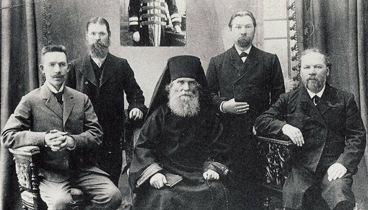 Схимонах Иоанн Собакин во главе Московских попечителей Валаама и Московского подворья (справа налево братья Георгий и Филипп Курниковы, Павел Шустов, Сергей Прусаков). Фото:galik-123.livejournal.com