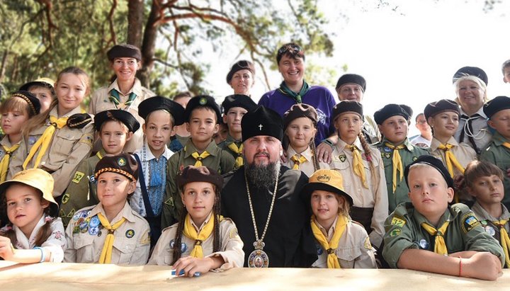 Глава ПЦУ Епифаний Думенко с членами «Пласта». Фото: Facebook