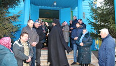 Епископ Пимен поддержал верующих УПЦ в Рясниках, отстаивающих свой храм