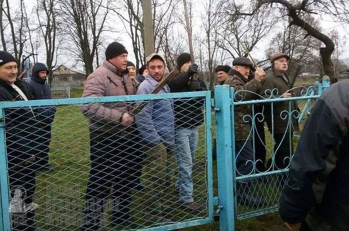 "Коктейли Молотова" vs. закон