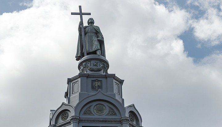 Representatives of Local Churches congratulated the clergy and believers of the UOC during a telethon on "112 Ukraine" channel. Photo: kiev-foto.info