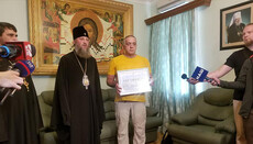 УПЦ передала 270 000 гривен медикам КПВВ «Станица Луганская»