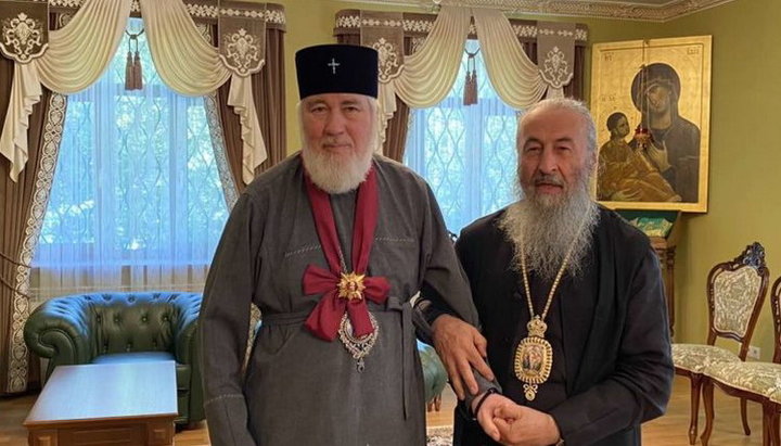 Предстоятель вручив митрополиту Варфоломію орден прп. Іова Почаївського