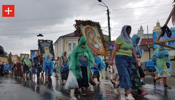 Крестный ход из Каменца-Подольского вошел в Почаев. Фото: Facebook/Перший Козацький