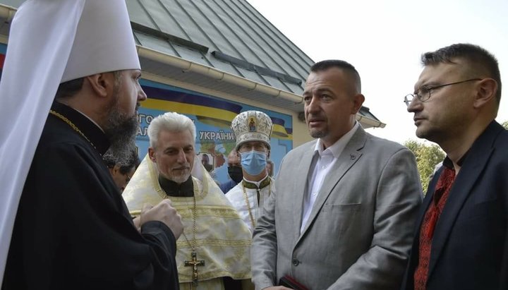 Ο Επιφάνιος ευλόγησε το «Δεξιό τομέα» να δημιουργήσει παράσημο του Μπαντέρα