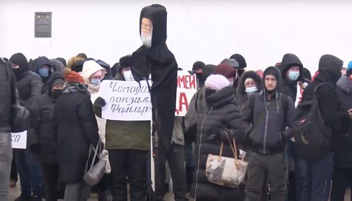 На Софійській площі невідомі спалили опудало патріарха Варфоломія