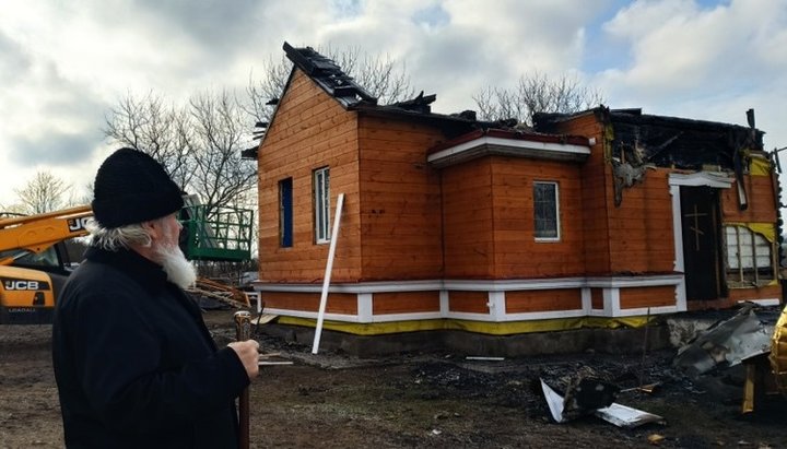 Митрополит Иоасаф осмотрел пострадавший храм в Копанках. Фото:  Facebook-страница Кировоградской епархии
