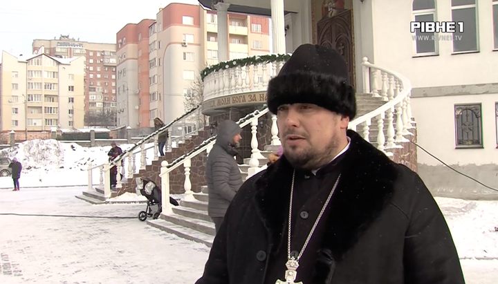 Провокация конфликта: настоятель храма УПЦ в Ровно о записках в мусоре