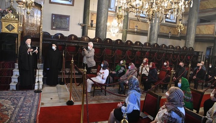 Ο Πατριάρχης Βαρθολομαίος συναντήθηκε στην Κωνσταντινούπολη με προσκυνητές από την Ουκρανία. Φωτογραφία: Γραφείο Τύπου του Πατριαρχείου Κωνσταντινούπολης