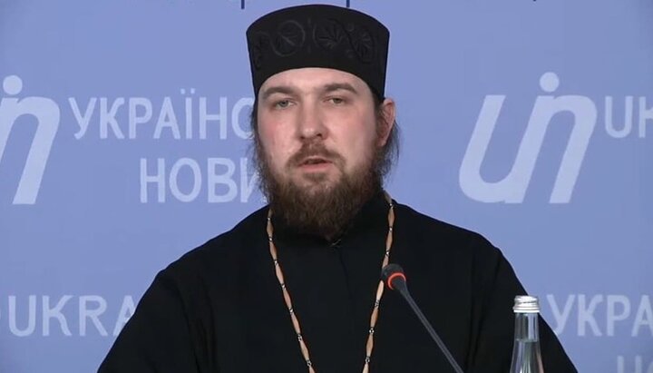 Протоієрей Віталій Дуров, настоятель храму УПЦ в Задубрівці. Фото: скріншот ютуб-каналу "Інформаційне агентство Українські Новини"