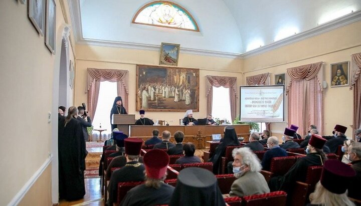 Участники науково-практичної конференції, Харківська семінарія УПЦ. Фото: kdais.kiev.ua