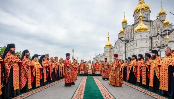 Предстоятель освятив пам'ятник апостолу Андрію в Почаївській лаврі