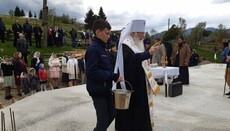 В поселке Ясиня строится вторая община УПЦ, потерявшая храм из-за ПЦУ