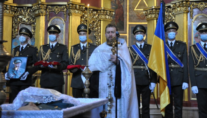 Відспівування есесівця в головному соборі ПЦУ. Фото: Цензор.НЕТ