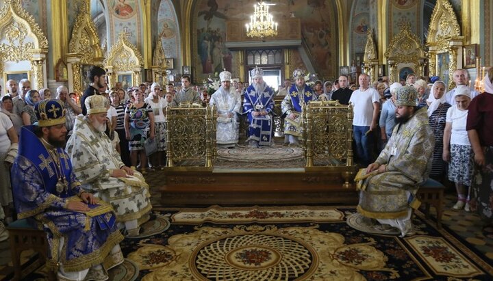 Праздничное Богослужение в Вознесенском кафедральном соборе УПЦ в Изюме. Фото: