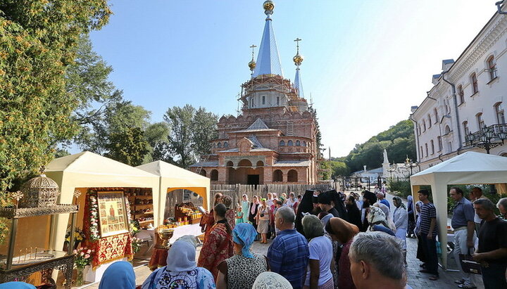 Відроджена традиція Святогір'я – медовий ярмарок в Лаврі, 2017 рік. Фото: svlavra.church.ua