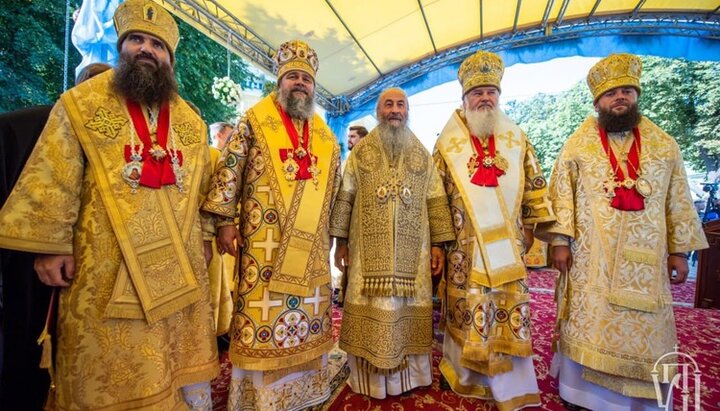 Блаженнейший Онуфрий вручил иерархам УПЦ церковные награды