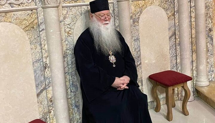 Архієпископ Чиказький і Середньо-Американський Петро в храмі Чернівців. Фото: сторінка Чернівецько-Буковинської єпархії УПЦ в Facebook.
