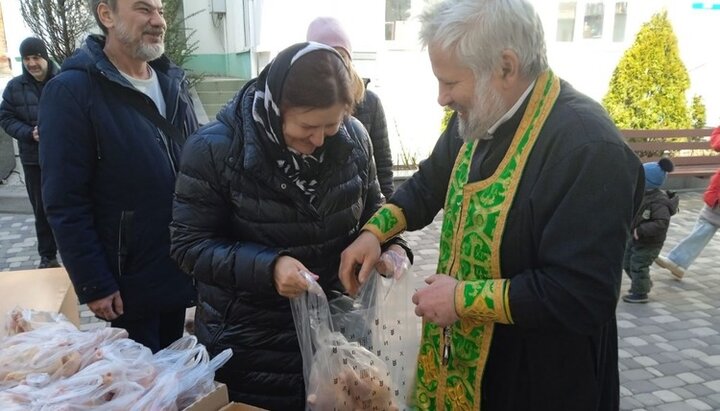 В Киеве приходы Голосеевского благочиния УПЦ поддерживают нуждающихся