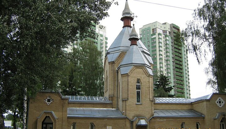 Supporters of OCU seize "The Sign" Icon of the Mother of God church in Kyiv